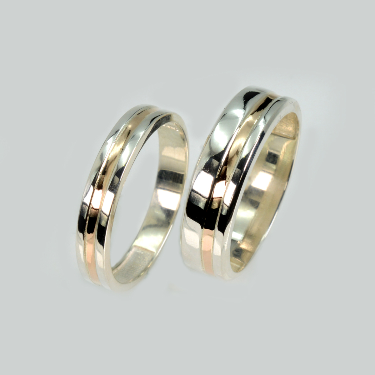 Пара срібних обручок з золотом