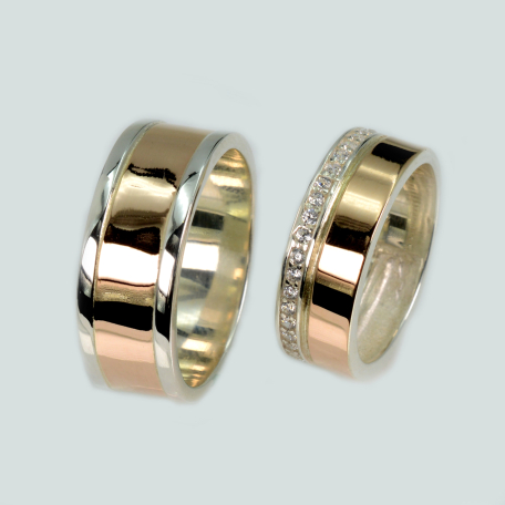 Пара обручальных колец из серебра и золота