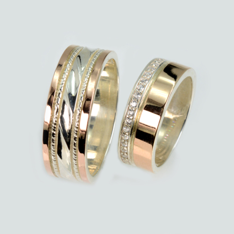 Пара обручальных колец из серебра и золота