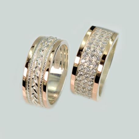 Пара обручальных колец из серебра и золота