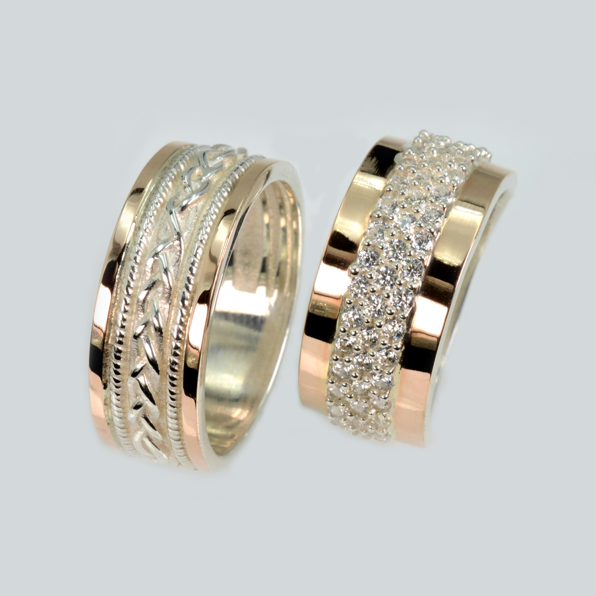 Пара срібних обручок з золотом