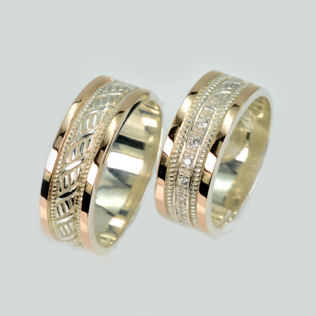 Пара обручальных колец