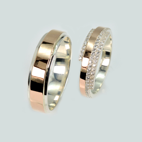 Пара серебряных обручальных колец с золотыми пластинами