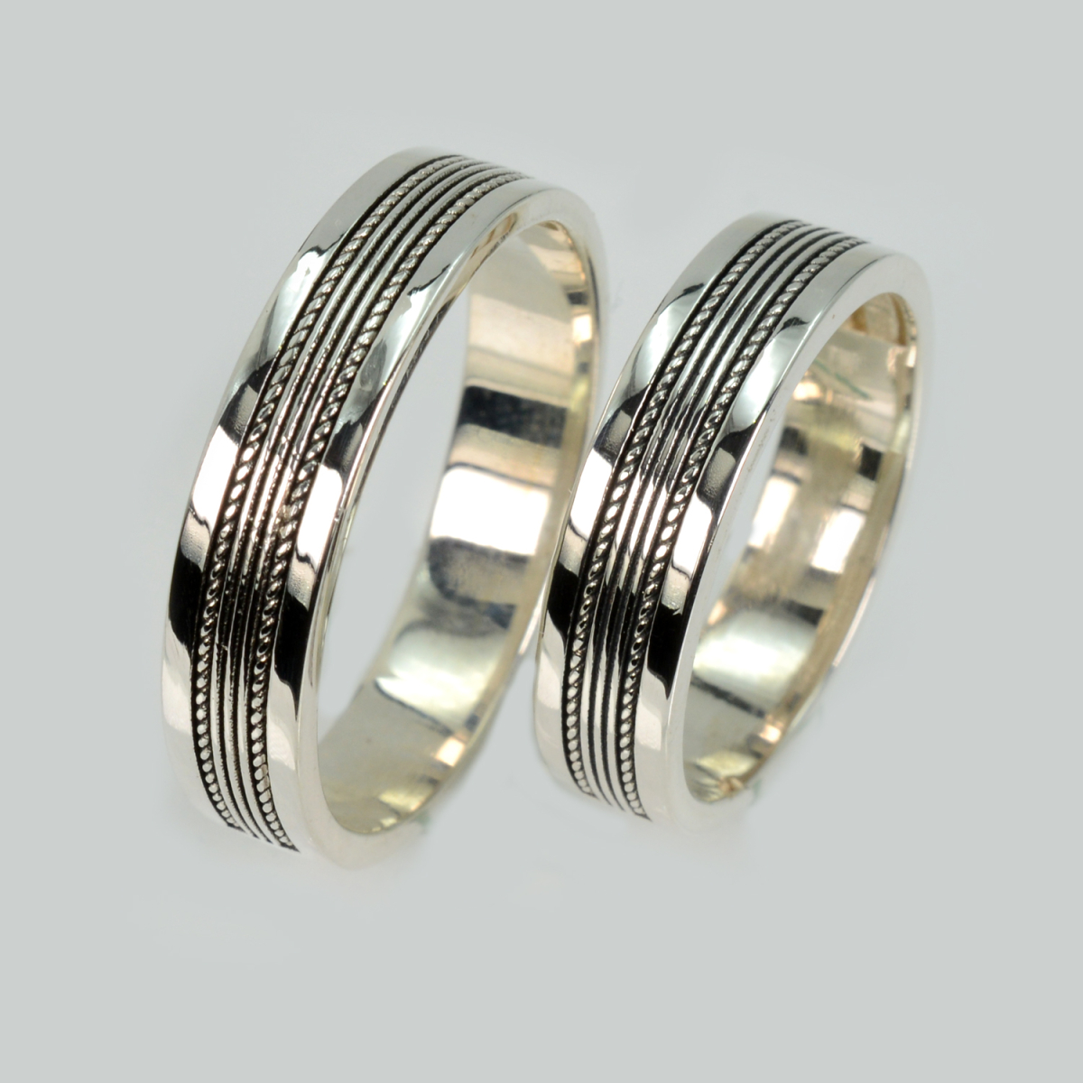 Пара срібних обручок з пластинами золота