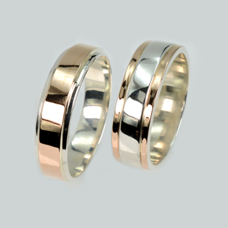 Пара обручальных колец из серебра с золотом