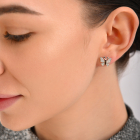 Сережки-гвоздики бабочки