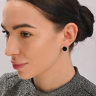 Серебряные серьги-гвоздики с ониксом