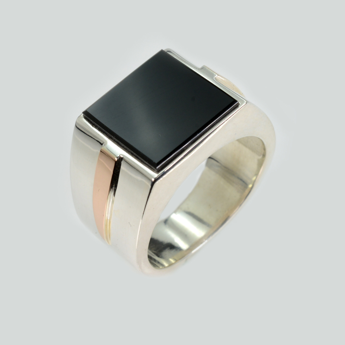 Срібний перстень з оніксом