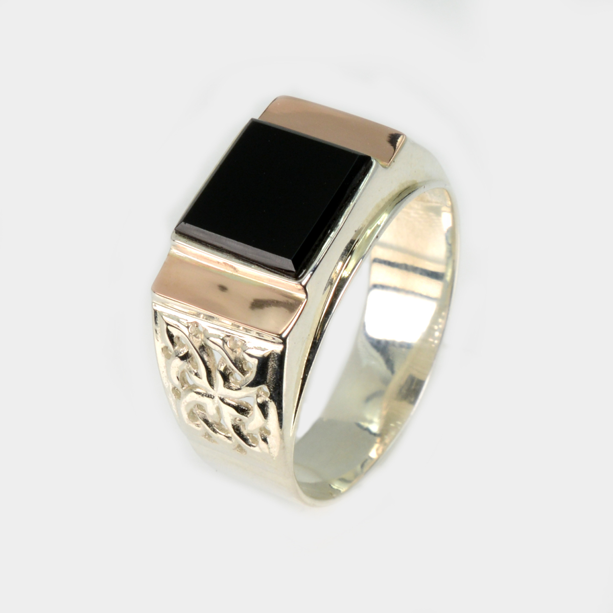 Срібний перстень з золотими напайками