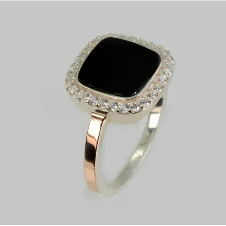 Срібна каблучка з фіанітами та оніксом